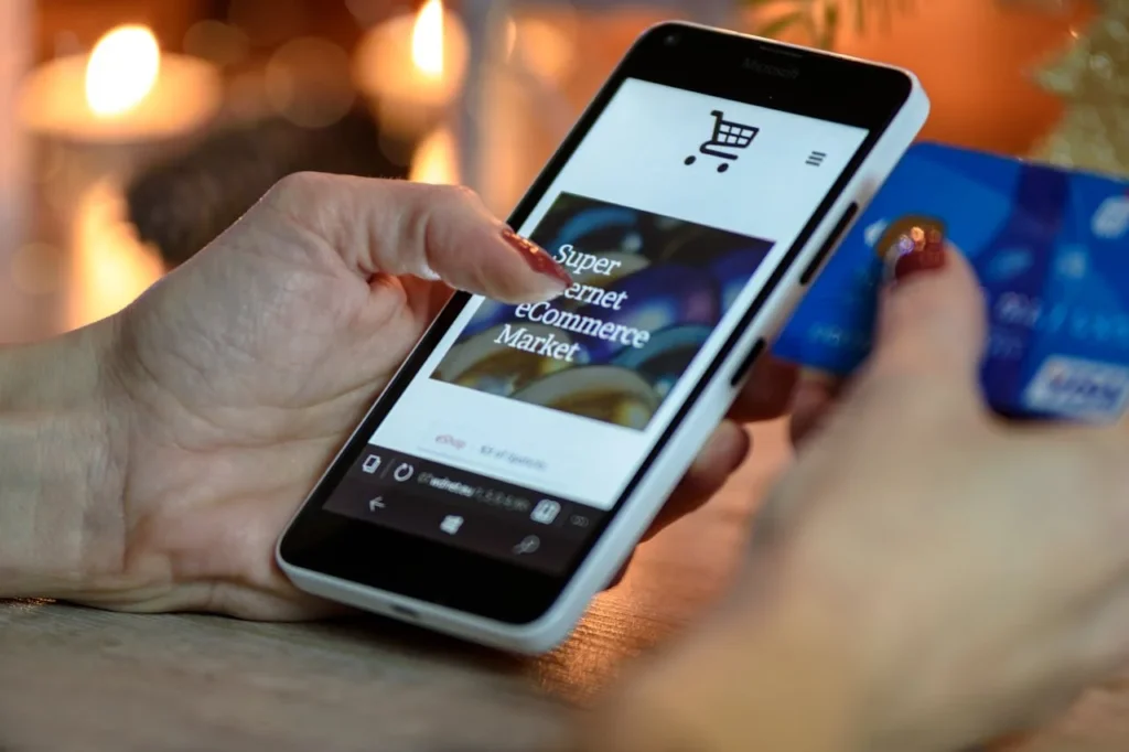 un téléphone sur un site e-commerce